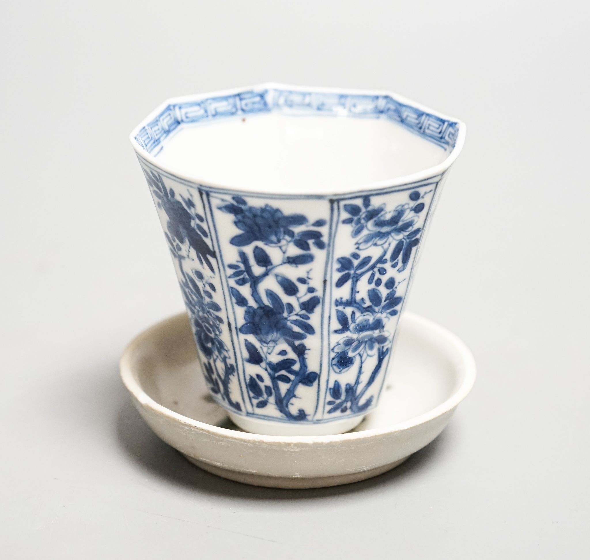 A Chinese Kangxi blue and white cup, 7cm and a Teksing cargo dish